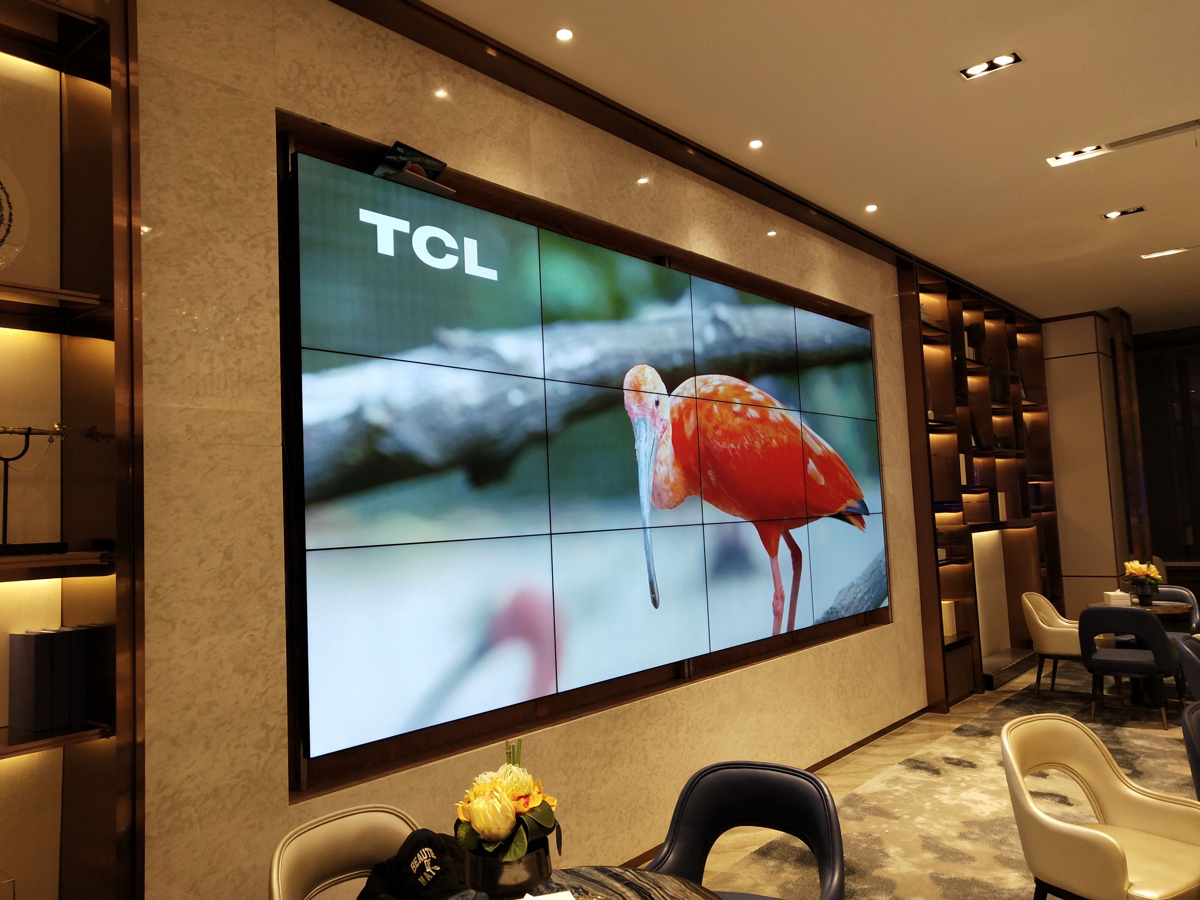 LCD拼接屏嵌入式安装案例