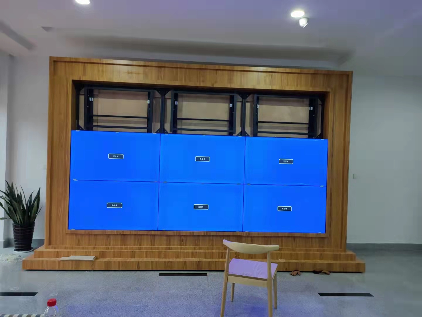 LCD拼接屏嵌入式安装案例