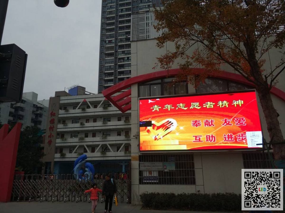 中国品牌悄然崛起，全球LCD拼接屏市场份额突破55%背后秘密揭秘